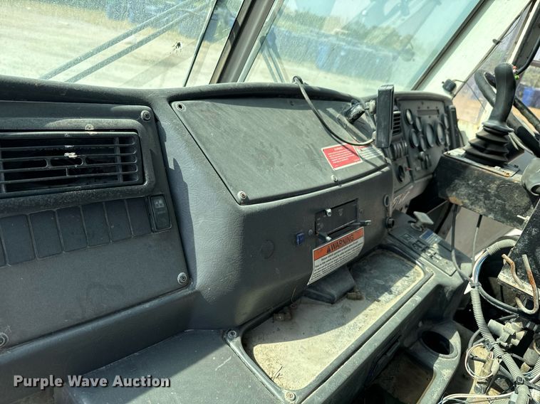 image for item DX1229 2007 Crane Carrier Low Entry refuse truck