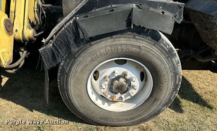 image for item DX1229 2007 Crane Carrier Low Entry refuse truck