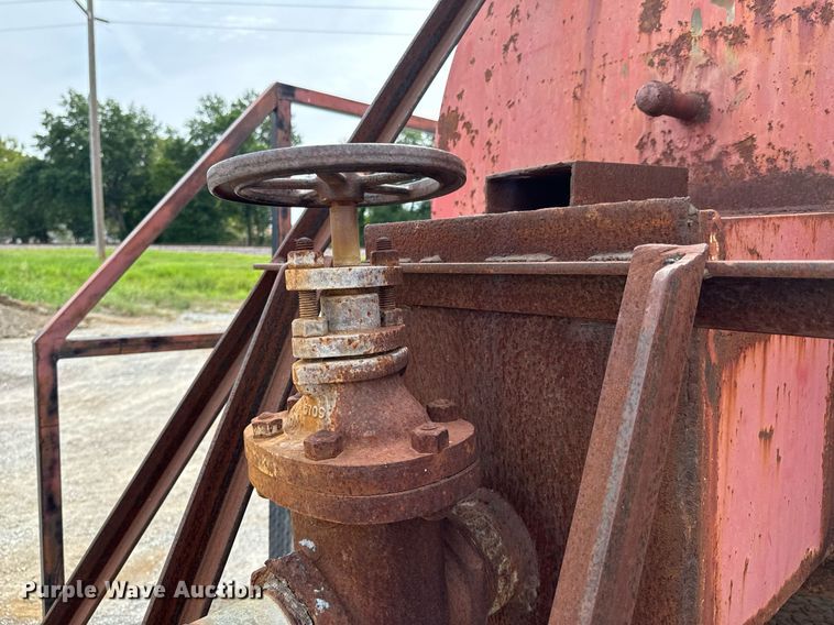 image for item DX1232 1983 Chevrolet C70 water truck