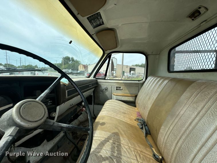 image for item DX1232 1983 Chevrolet C70 water truck