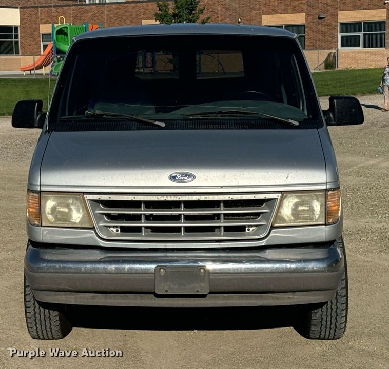 image for item DX3575 1996 Ford E350 Club Wagon XLT van