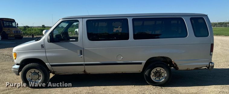 image for item DX3575 1996 Ford E350 Club Wagon XLT van