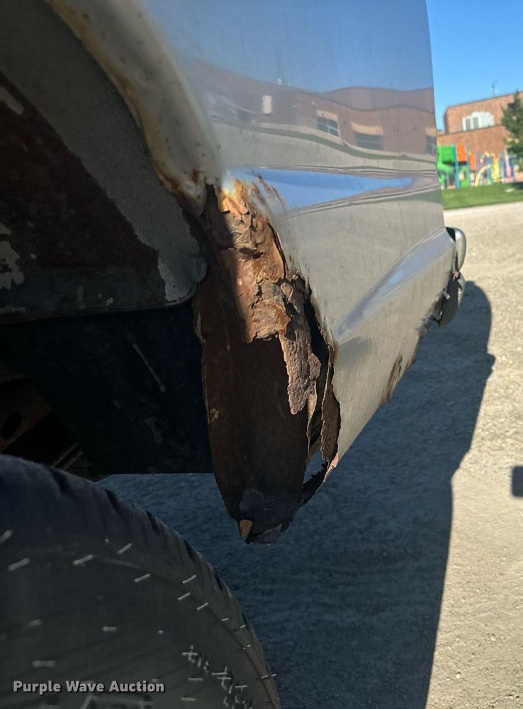 image for item DX3575 1996 Ford E350 Club Wagon XLT van