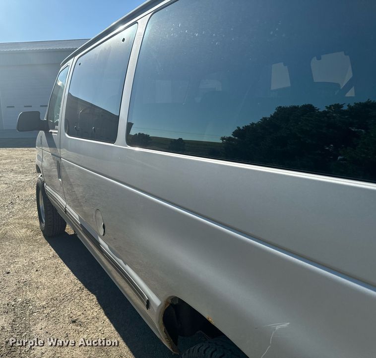 image for item DX3575 1996 Ford E350 Club Wagon XLT van