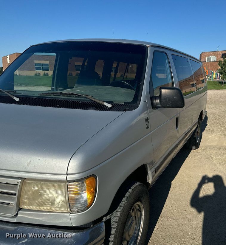 image for item DX3575 1996 Ford E350 Club Wagon XLT van