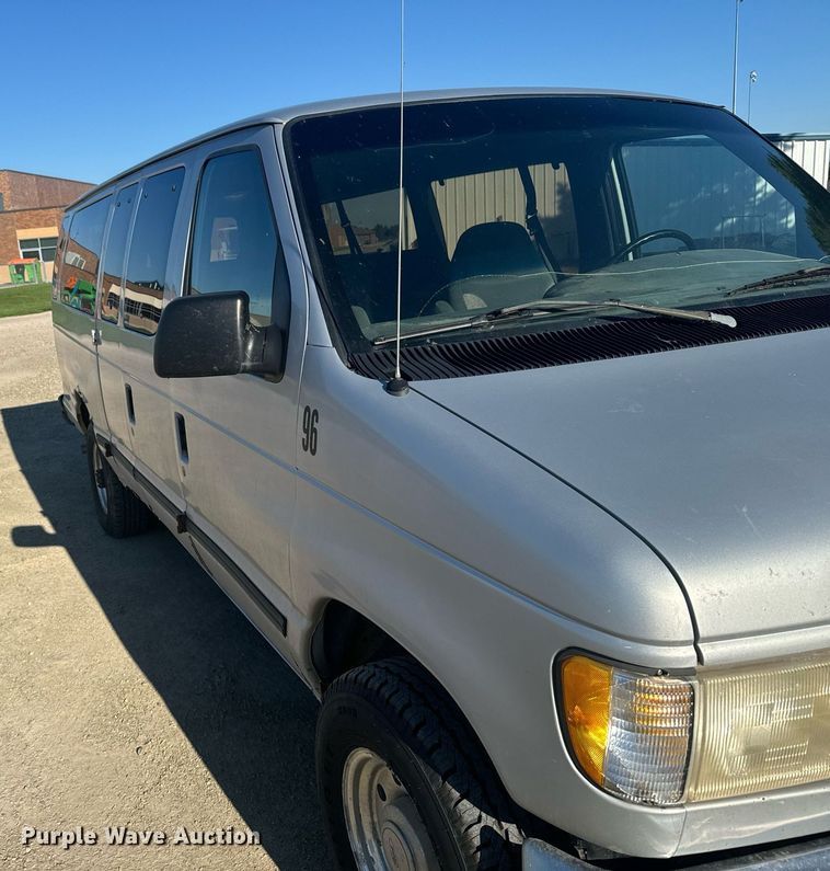 image for item DX3575 1996 Ford E350 Club Wagon XLT van