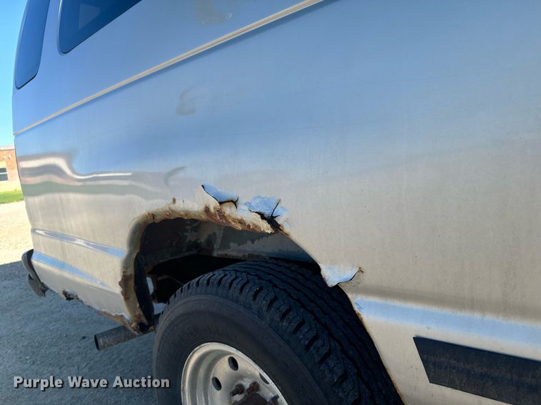 image for item DX3575 1996 Ford E350 Club Wagon XLT van