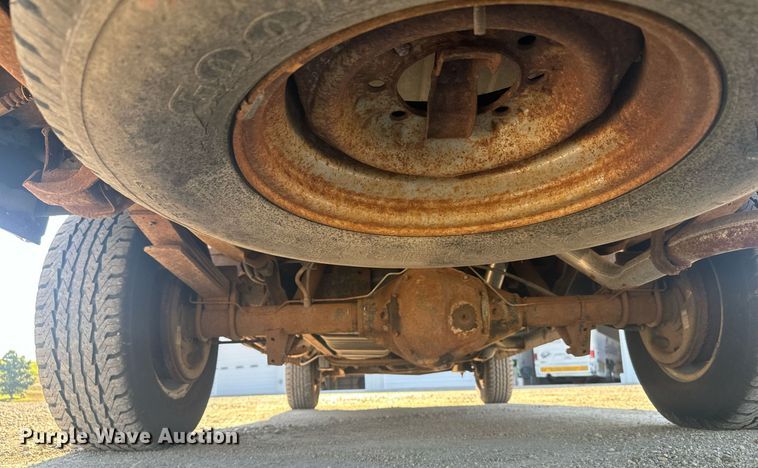 image for item DX3575 1996 Ford E350 Club Wagon XLT van