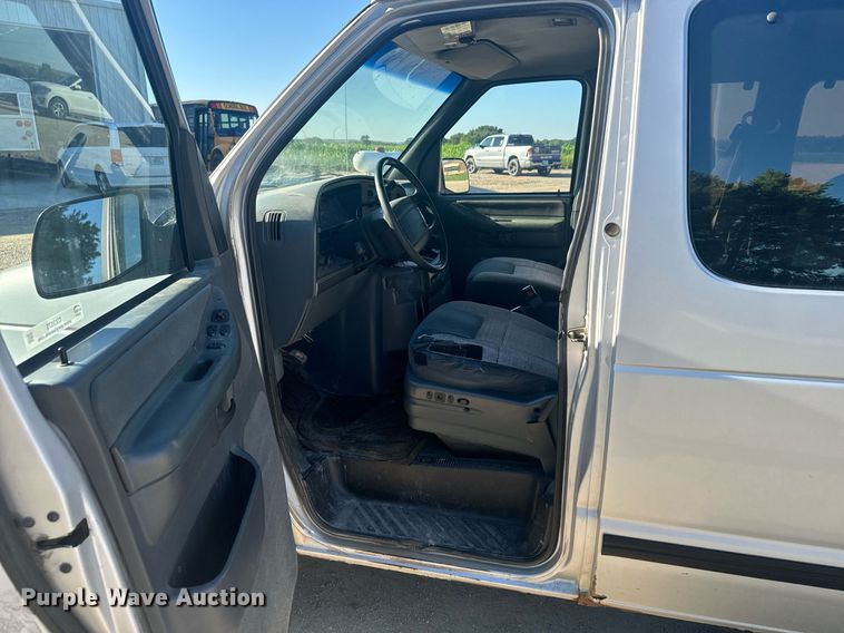 image for item DX3575 1996 Ford E350 Club Wagon XLT van