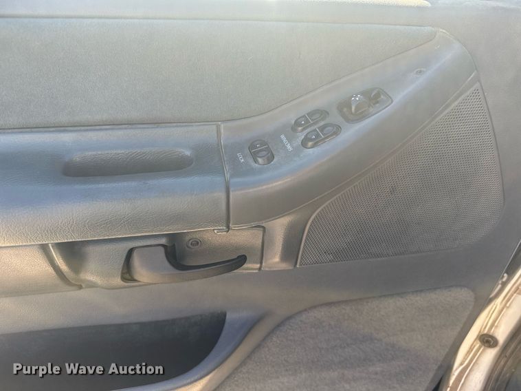 image for item DX3575 1996 Ford E350 Club Wagon XLT van