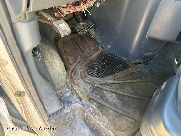 image for item DX3575 1996 Ford E350 Club Wagon XLT van