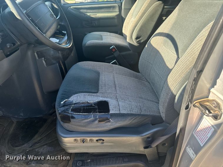 image for item DX3575 1996 Ford E350 Club Wagon XLT van