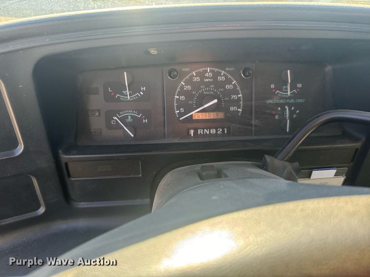 image for item DX3575 1996 Ford E350 Club Wagon XLT van