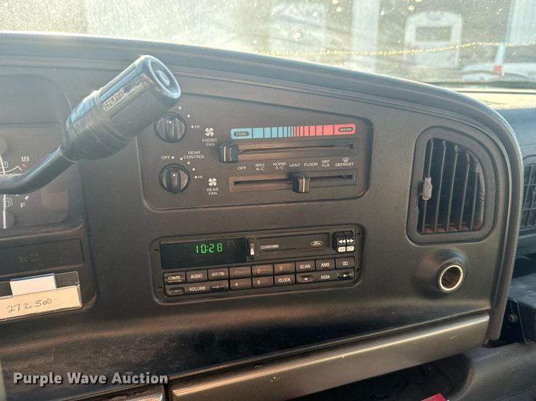 image for item DX3575 1996 Ford E350 Club Wagon XLT van