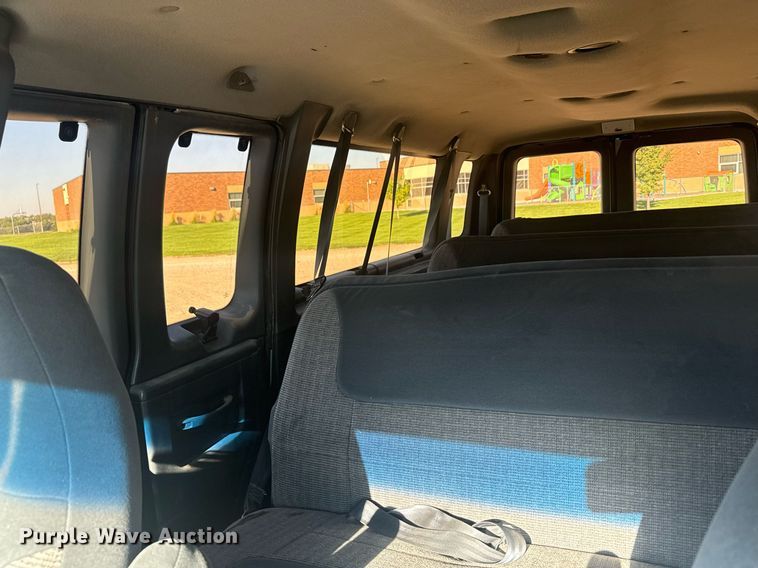 image for item DX3575 1996 Ford E350 Club Wagon XLT van