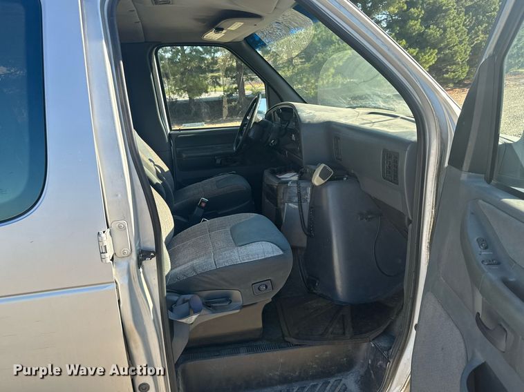 image for item DX3575 1996 Ford E350 Club Wagon XLT van