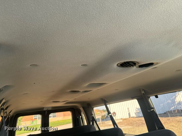 image for item DX3575 1996 Ford E350 Club Wagon XLT van