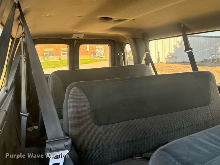 image for item DX3575 1996 Ford E350 Club Wagon XLT van