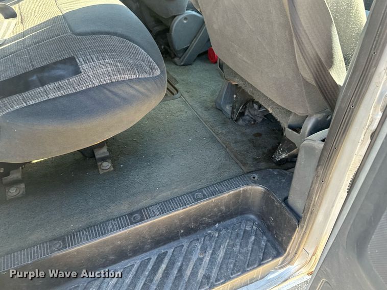image for item DX3575 1996 Ford E350 Club Wagon XLT van