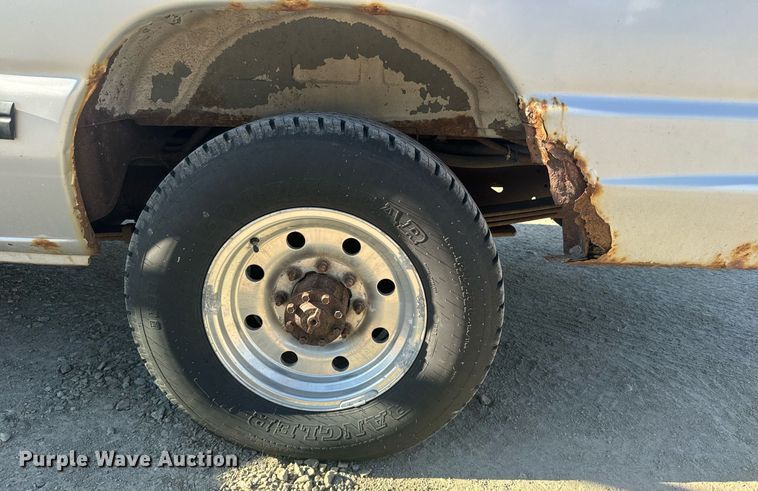 image for item DX3575 1996 Ford E350 Club Wagon XLT van