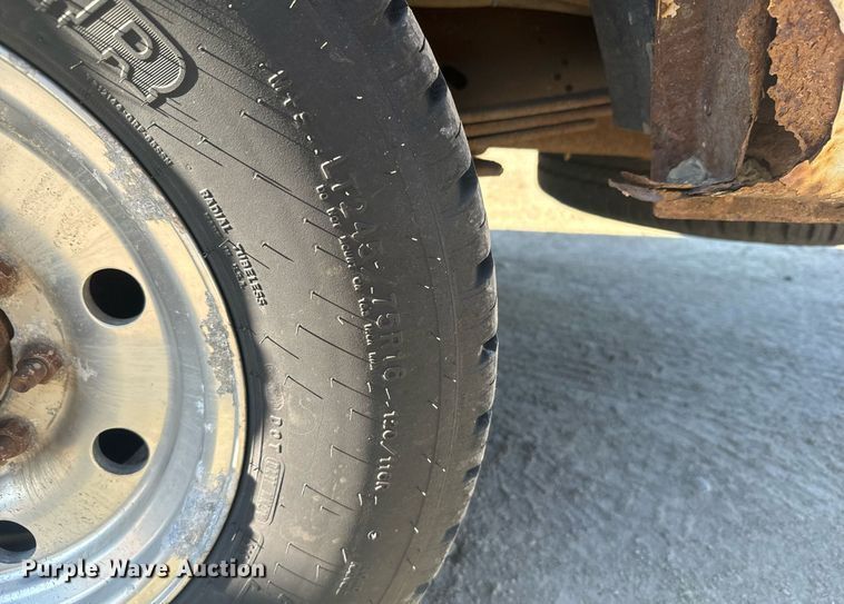 image for item DX3575 1996 Ford E350 Club Wagon XLT van