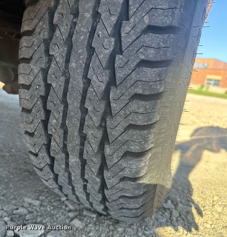 image for item DX3575 1996 Ford E350 Club Wagon XLT van