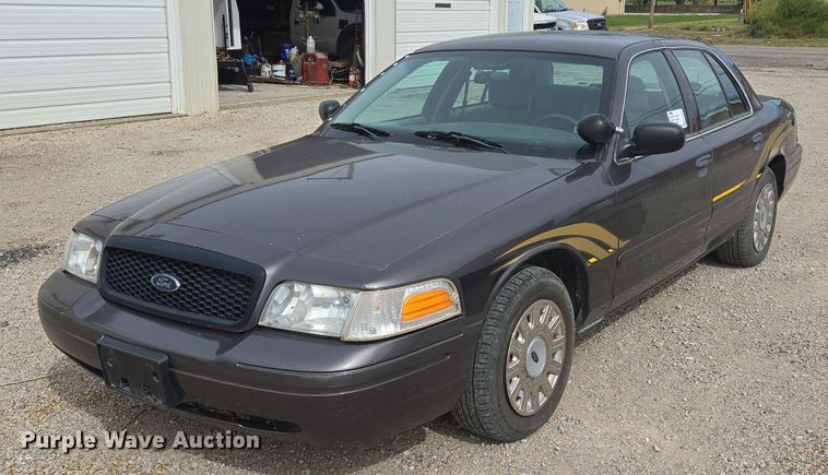 image for item EE8472 2003 Ford Crown Victoria Police Interceptor    