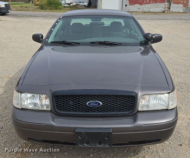 image for item EE8472 2003 Ford Crown Victoria Police Interceptor    