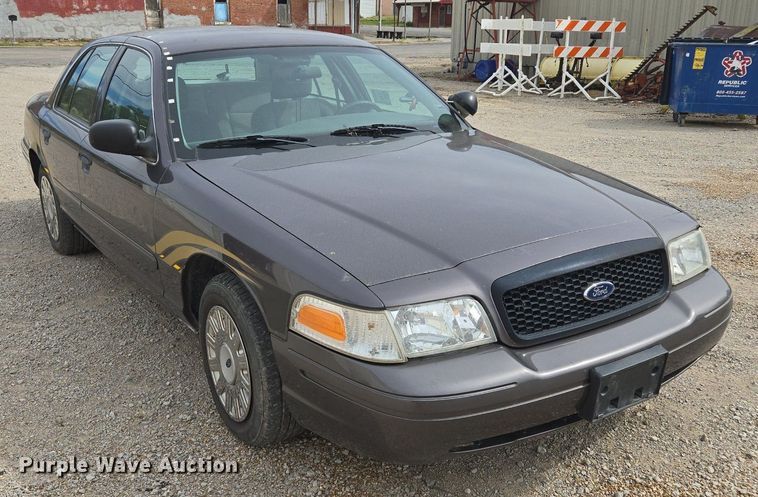 image for item EE8472 2003 Ford Crown Victoria Police Interceptor    