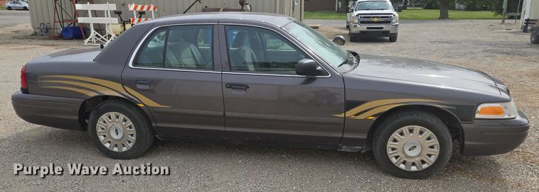 image for item EE8472 2003 Ford Crown Victoria Police Interceptor    
