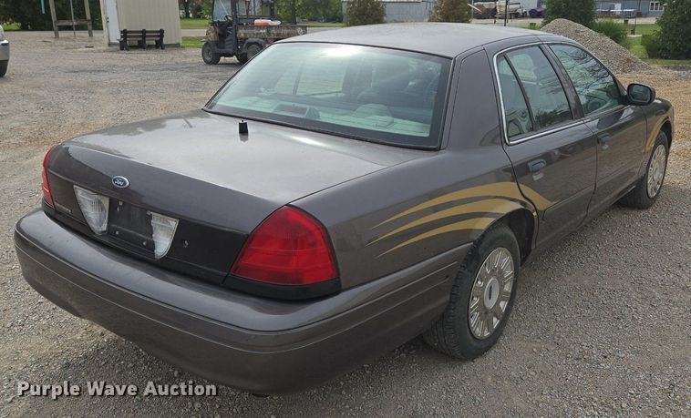 image for item EE8472 2003 Ford Crown Victoria Police Interceptor    