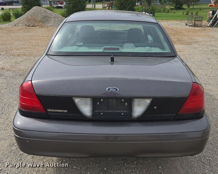 image for item EE8472 2003 Ford Crown Victoria Police Interceptor    