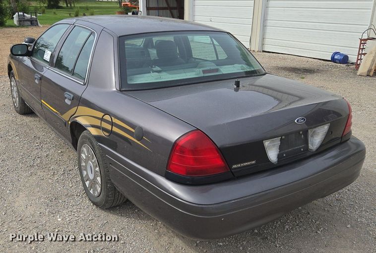image for item EE8472 2003 Ford Crown Victoria Police Interceptor    