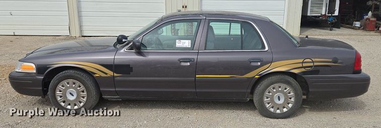 image for item EE8472 2003 Ford Crown Victoria Police Interceptor    