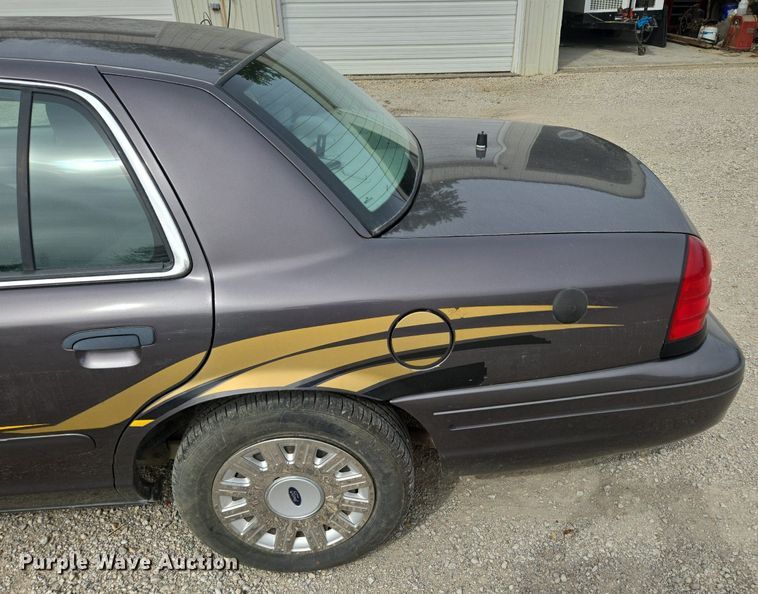 image for item EE8472 2003 Ford Crown Victoria Police Interceptor    