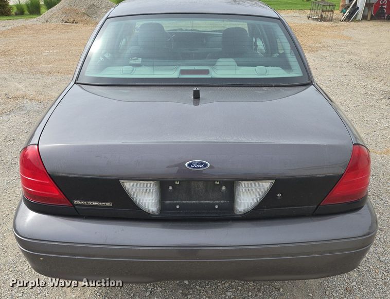 image for item EE8472 2003 Ford Crown Victoria Police Interceptor    