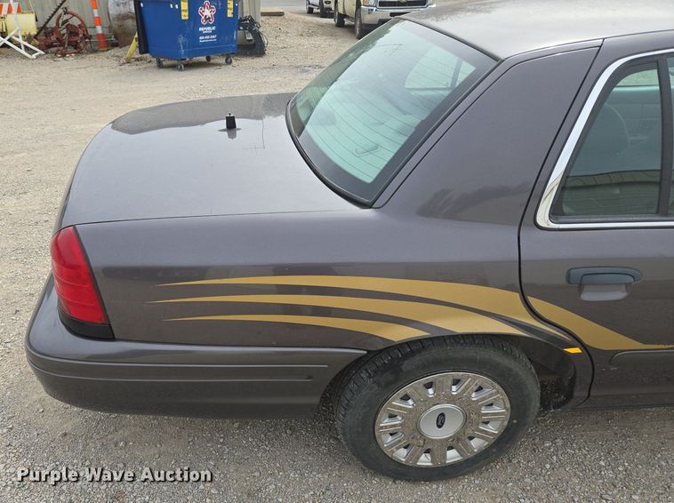 image for item EE8472 2003 Ford Crown Victoria Police Interceptor    