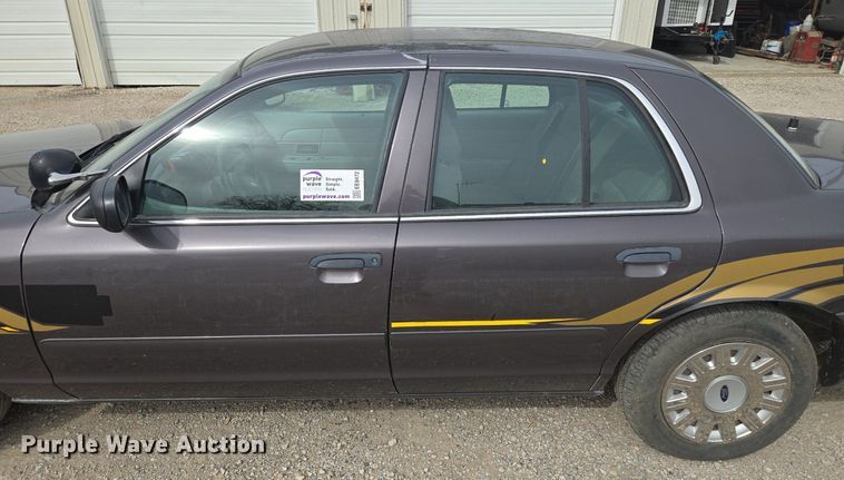image for item EE8472 2003 Ford Crown Victoria Police Interceptor    