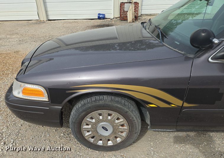 image for item EE8472 2003 Ford Crown Victoria Police Interceptor    