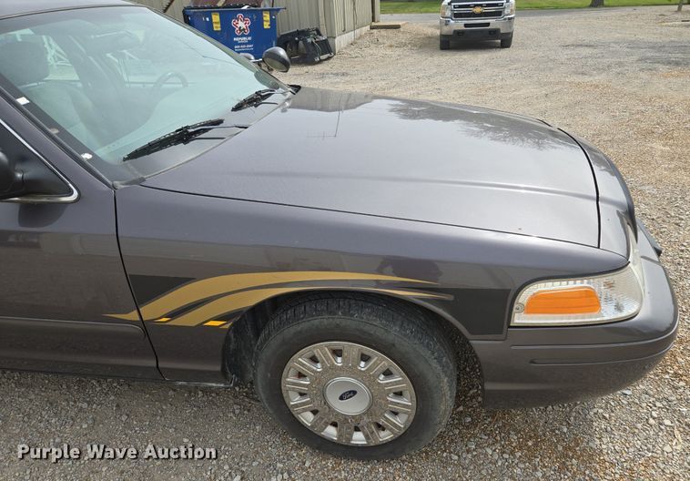 image for item EE8472 2003 Ford Crown Victoria Police Interceptor    