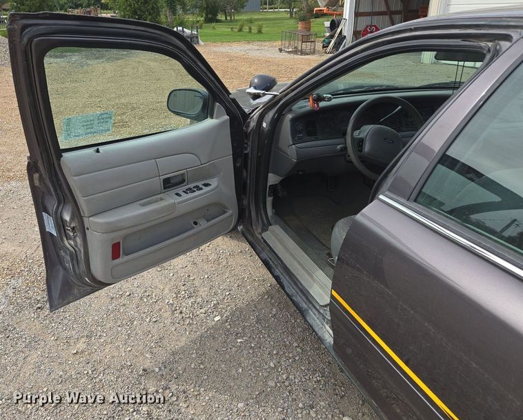 image for item EE8472 2003 Ford Crown Victoria Police Interceptor    