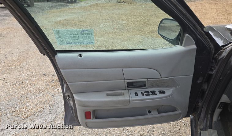 image for item EE8472 2003 Ford Crown Victoria Police Interceptor    