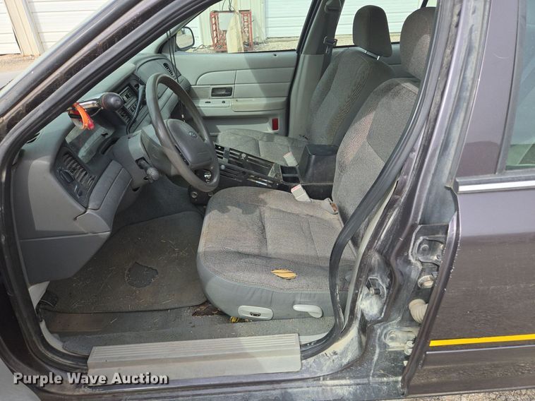 image for item EE8472 2003 Ford Crown Victoria Police Interceptor    