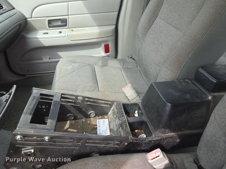 image for item EE8472 2003 Ford Crown Victoria Police Interceptor    