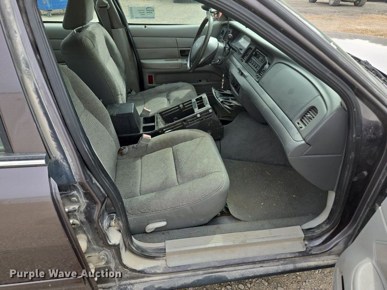 image for item EE8472 2003 Ford Crown Victoria Police Interceptor    