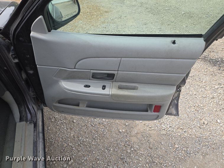 image for item EE8472 2003 Ford Crown Victoria Police Interceptor    