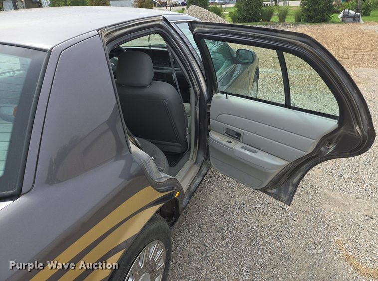 image for item EE8472 2003 Ford Crown Victoria Police Interceptor    
