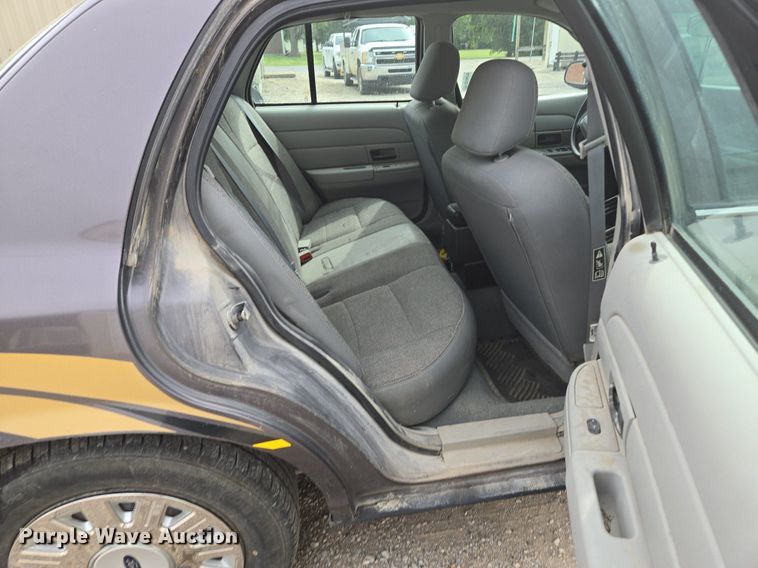 image for item EE8472 2003 Ford Crown Victoria Police Interceptor    