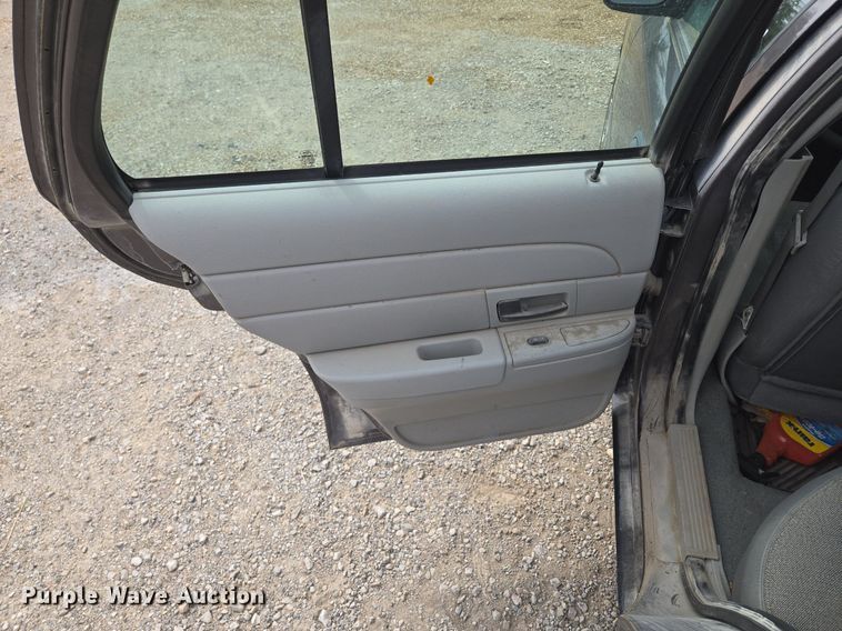 image for item EE8472 2003 Ford Crown Victoria Police Interceptor    