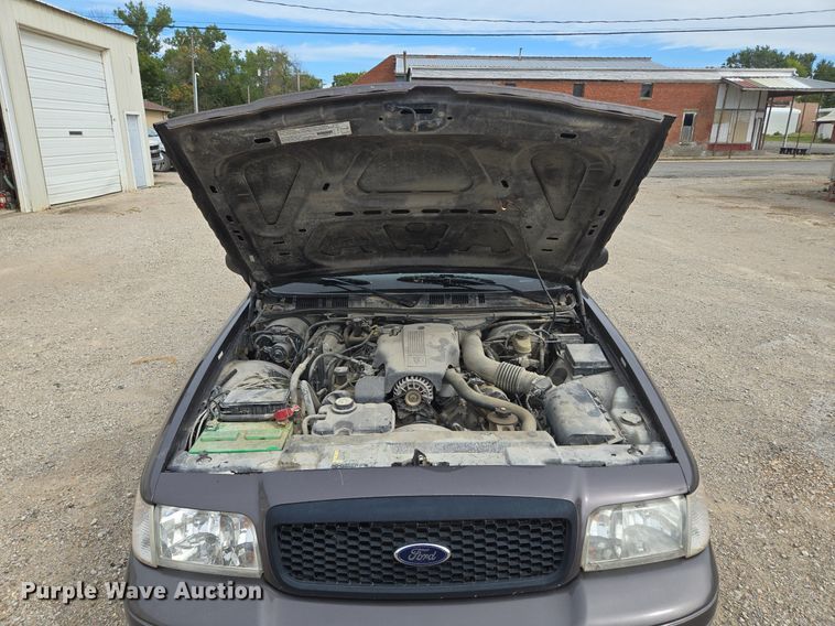 image for item EE8472 2003 Ford Crown Victoria Police Interceptor    